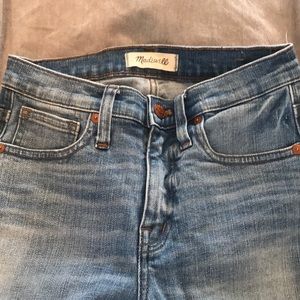 Madewell High Rise Distressed Skinny Jeans💫